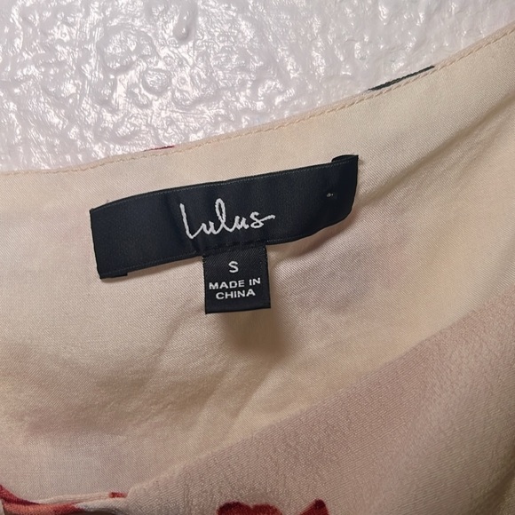 Lulu’s cream colored floral top with front ties size small - Picture 3 of 8